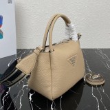 【大特価】プラダ スモール レザー ハンドバッグ 偽物 puv62684