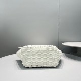 累積売上総額第１位！バレンシアガ 偽物 ビストロ XS ストラップ付きバスケット 6713422IE3Y9000