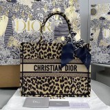 関税なしディオール Book Tote トートバッグ偽物 ヒョウ柄 バッグレオパード刺繍 M1286ZRHM ブックトート dei75907