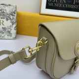ディオール BOBBY ミディアムバッグ コピーボックスカーフスキン M9319UMOL_M39U