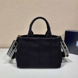 大人気！プラダ ハンド トートバッグ 偽物 CANAPA エンボスロゴ puw40759