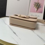 新色☆希少 セリーヌ トリオンフ スモール ストラップバッグ 偽物 Cef12777