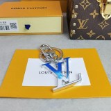 夏のアクセントに♪LV ビジューサック 偽物 LVプリズム キーホルダー vuv20371
