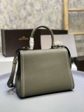21-22AW デルボー カーフスキン ブリヨン ショルダー ハンドバッグ 偽物 2サイズ☆送料込 AA0406ADW0AKSP