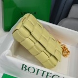 《大人気》ボッテガヴェネタ ザチェーン カセット コピー レザー製クロスボディバッグ bos33934