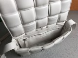 欲しい♡超限定♪ボッテガヴェネタ パデッドカセット スーパーコピー ショルダーバッグ シルバー仕上げ boj78120