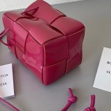 春夏新作ボッテガヴェネタ カセット ショルダーバッグ コピー bos75853