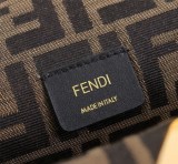 人気No1フェンディ ファースト 偽物 レザー バッグ エキゾチックディテール feg43992