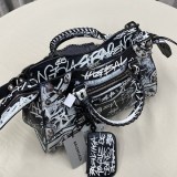 人気No1バレンシアガ スーパーコピー ショルダーバッグ ポシェット bak49472