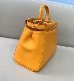 【日本未発売】フェンディ ピーカブー コピー ミニ レザー バッグ fef85473