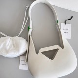 入手困難ボッテガヴェネタ☆パンチ ショルダーバッグ コピー ラバー ナイロン bon30936