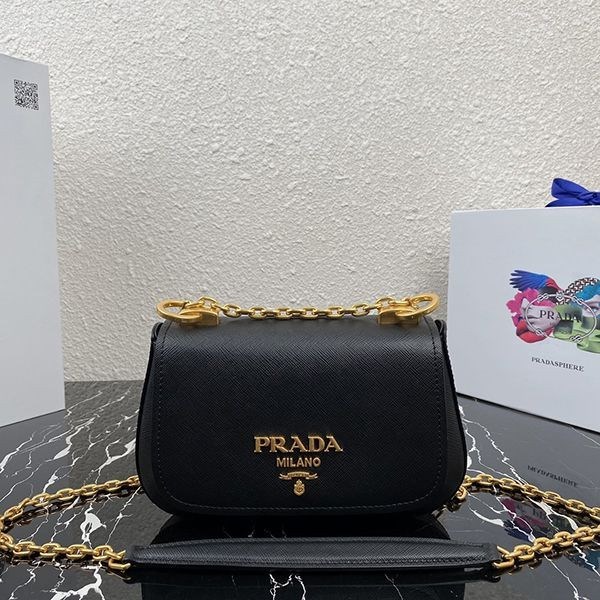 追跡付き 安いプラダ  サフィアーノレザー ショルダーバッグ 偽物 puo73540