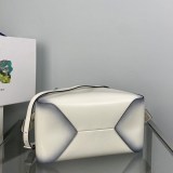 可愛い プラダ 偽物 スモール ブラッシュドレザー ハンドバッグ puh31103