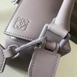 セレブ多数愛用ロエべ サテンカーフ 偽物 パズルエッジ ショルダーバッグ スモール lon29767