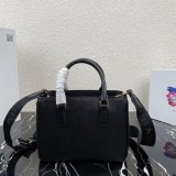 大人気! ギフトに最適♪ プラダ ショルダーバッグ 3way 1BA296