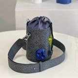 【周りとかぶらない☆国内発】ヴィトン チョークポーチ ミニ バッグ コピー M81572