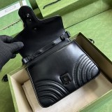 お洒落グッチ GGマーモント ミニトップハンドルバッグ 偽物 702563DTDFV1000