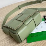 争奪戦♡ボッテガ ヴェネタ 偽物キャンディー カセット クロスボディミニバッグ boa63344