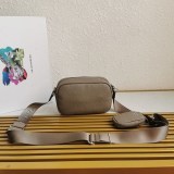 プラダ*レザー ショルダーバック 偽物 ミニポーチ付き pur26146
