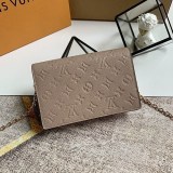 可愛い ルイヴィトン ショルダーバッグ 偽物★モノグラム アンプラント ポルトフォイユ・ヴァヴァン チェーン M69423