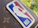 希少色ルイヴィトン x NBA コラボ NIL メッセンジャー 偽物 ショルダーバッグ★モノグラム M85143