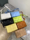 最安値挑戦ボッテガヴェネタ 偽物 カセット クロスボディバッグ boy07480