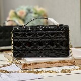 《大人気》ディオール 偽物 カナージュ パテントカーフスキン チェーン ショルダーバッグ der39526