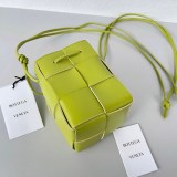《大人気》ボッテガヴェネタ カセット 偽物 ショルダーバッグ キウイ 680218VCQC43520
