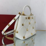 大人気！ヴァレンティノ チェーンバッグ コピー レディース V0520 Vuh42641