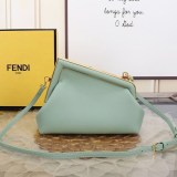 送料込 フェンディ ファースト スモール ショルダーバッグ 偽物 fei02469