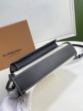 日本未入荷【バーバリー ポケットバッグ 偽物】ミニ ツートン キャンバス＆レザー Baj66149
