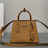 可愛い プラダ サフィアーノレザー ダブル ミニバッグ puf93672