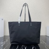 希少プラダ Re-Nylon トートバッグ 偽物 レザー ロゴ pum25160