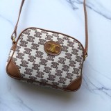 国内完売☆セリーヌ ショルダーバッグ 偽物 カメラバッグ トリオンフの刺繍 194332CS819BR