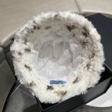 注目アイテム♡ プラダ  ハット 偽物