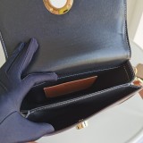 おすすめ  バーバリー メンズ ショルダーバッグ 偽物