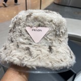 注目アイテム♡ プラダ  ハット 偽物