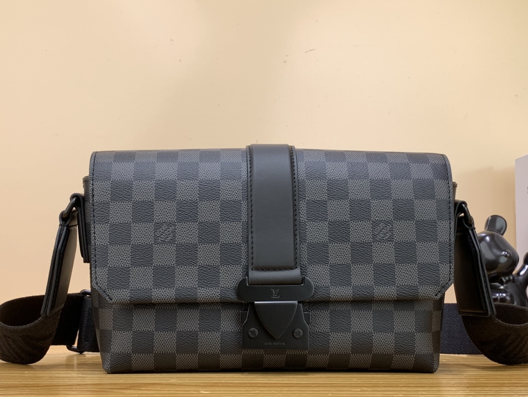 最安値挑戦   ルイヴィトン メンズ ショルダーバッグ コピーm46794