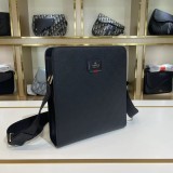 超希少！ グッチ メンズ ショルダーバッグ 偽物