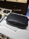 一目惚れ♪  モンブラン メンズ ショルダーバッグ 偽物MB130252