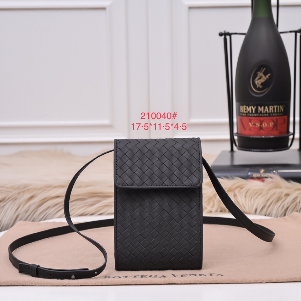 【大特価】 ボッテガヴェネタ メンズ 携帯電話バッグ コピー210040