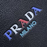日本未入荷 プラダ メンズ クラッチバッグ 偽物