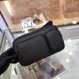 人気高級 ボッテガヴェネタ メンズ ボディバッグ スーパーコピー