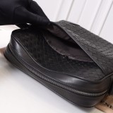完売前に！ボッテガヴェネタ メンズ ショルダーバッグ 偽物C16505