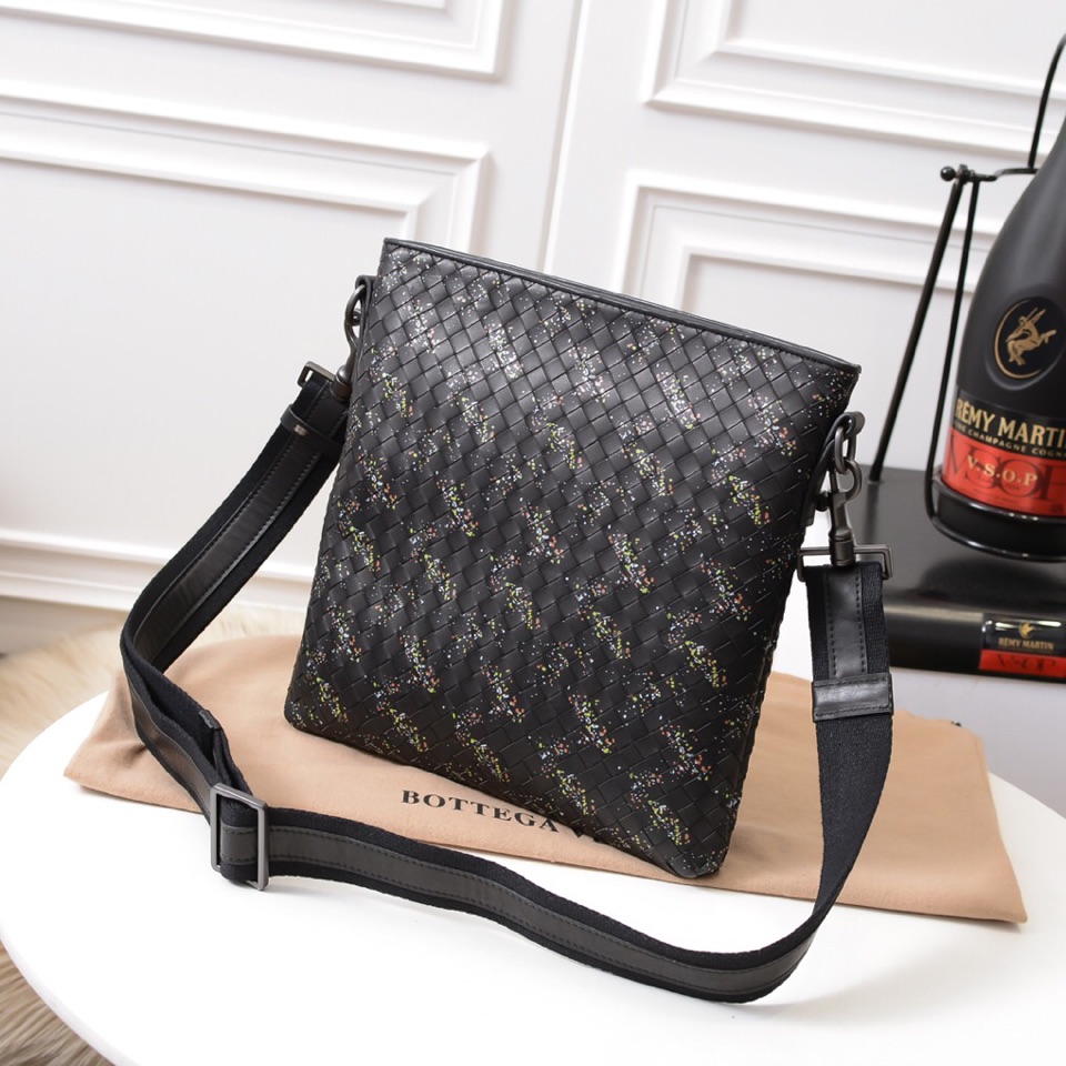 入手困難品！ボッテガヴェネタ メンズ ショルダーバッグ スーパーコピー1920041