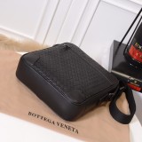 完売前に！ボッテガヴェネタ メンズ ショルダーバッグ 偽物C16505