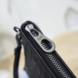 超希少！ボッテガヴェネタ メンズ クラッチバッグ 偽物