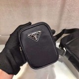 日本未入荷 プラダ メンズ ショルダーバッグ スーパーコピー2VH112
