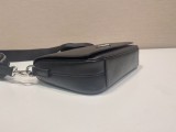 送料込 プラダ メンズ ショルダーバッグ 偽物2VD059