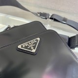 争奪戦 プラダ メンズ 携帯電話バッグ 偽物2ZH126